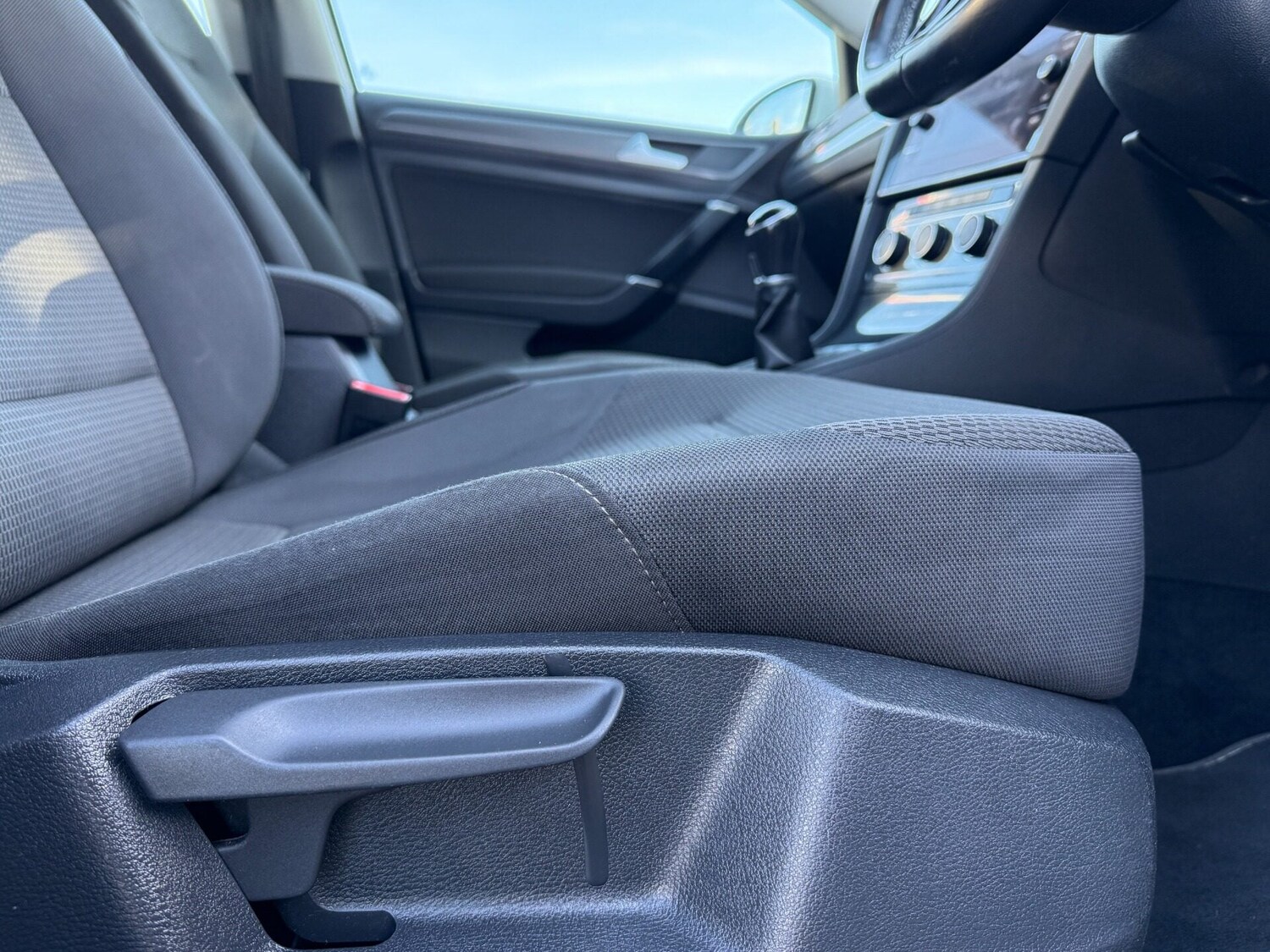 Used Volkswagen Golf 2017 for sale - 77651585: Photo 23