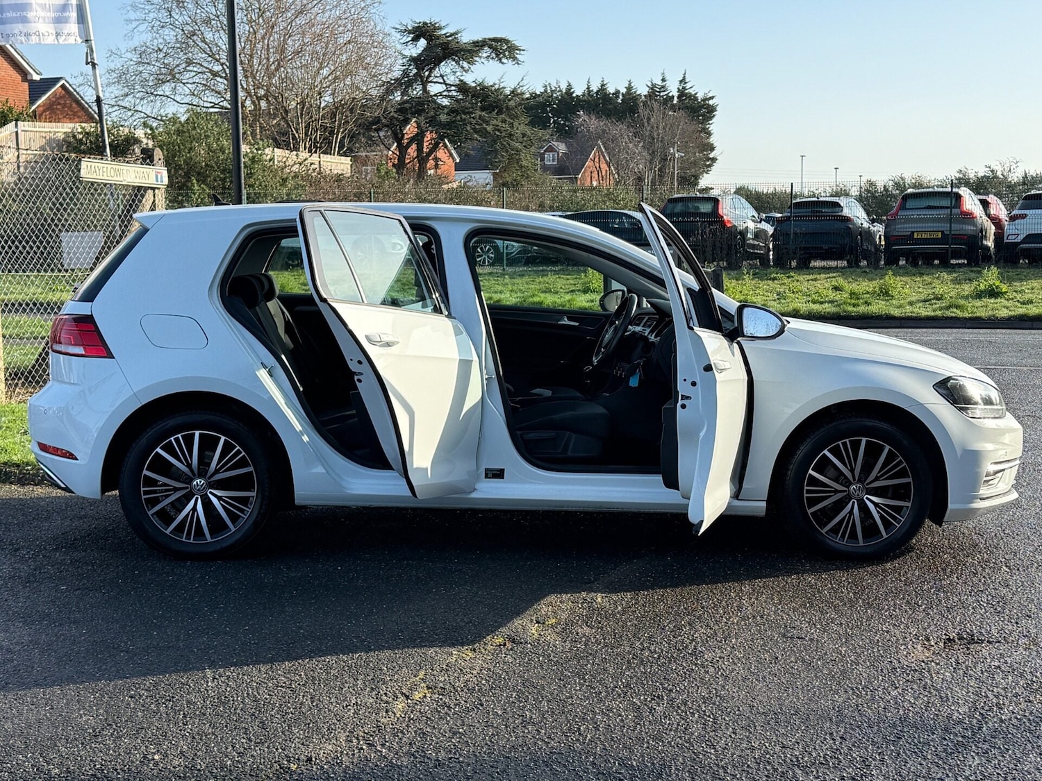 Used Volkswagen Golf 2017 for sale - 77651585: Photo 3