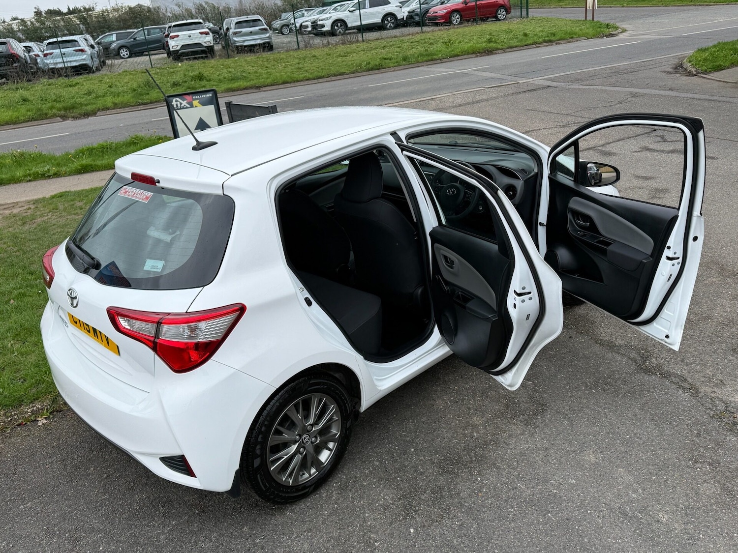 Used Toyota Yaris 2019 for sale - 77818145: Photo 30