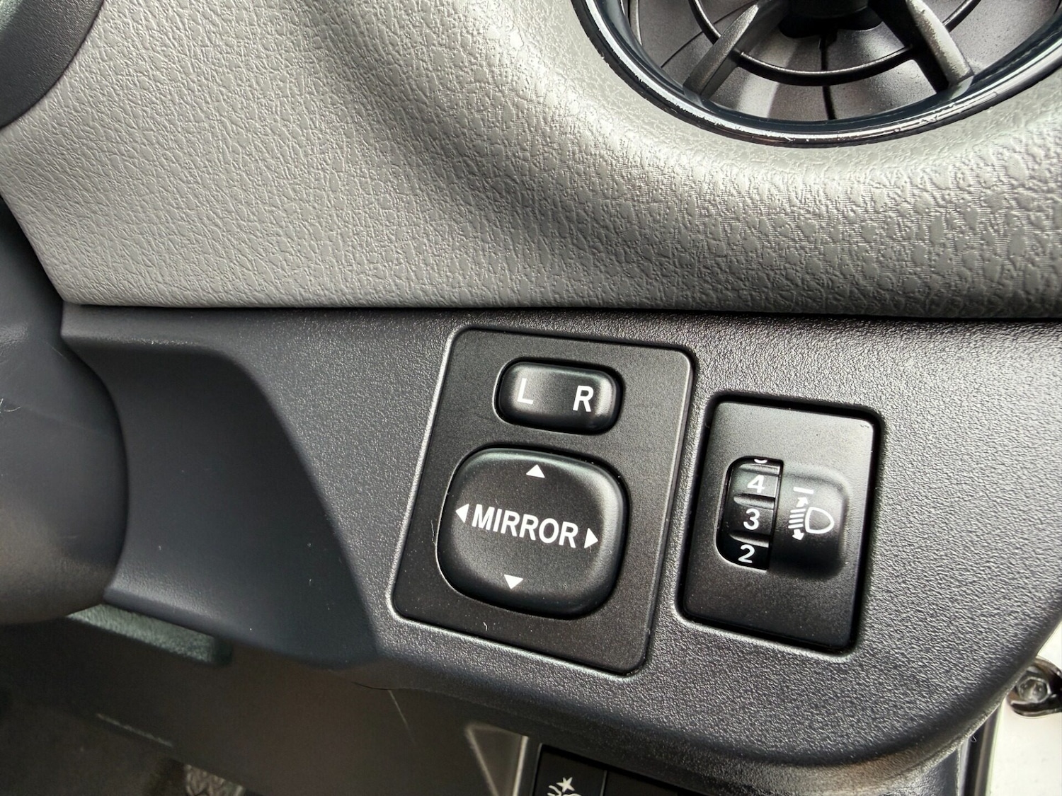 Used Toyota Yaris 2019 for sale - 77818145: Photo 37