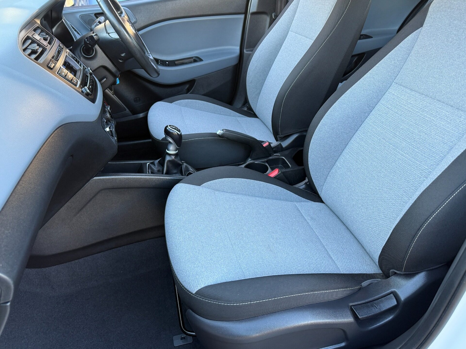 Used Hyundai i20 2015 for sale - 76794770: Photo 24