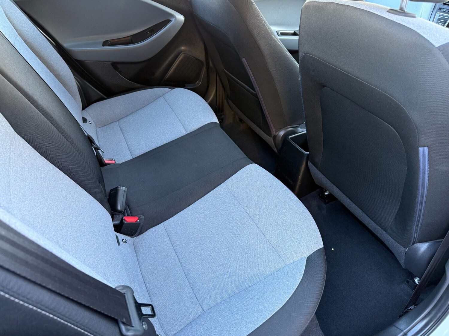 Used Hyundai i20 2015 for sale - 76794770: Photo 28