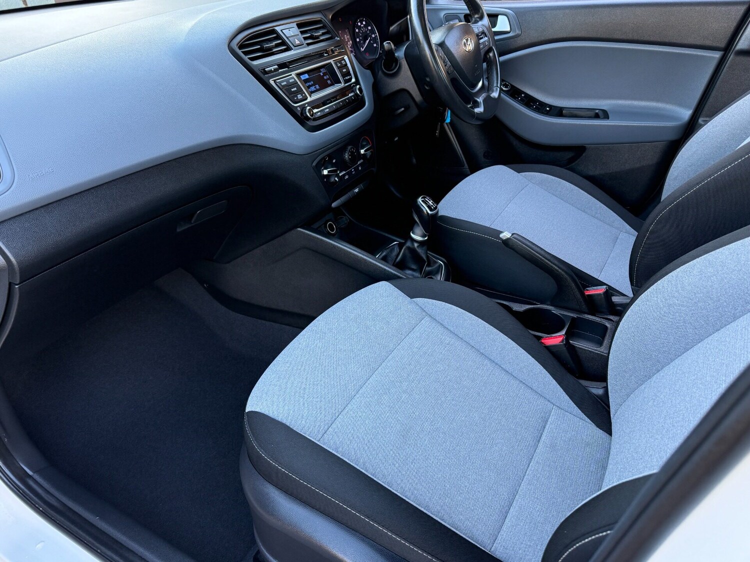 Used Hyundai i20 2015 for sale - 76794770: Photo 34