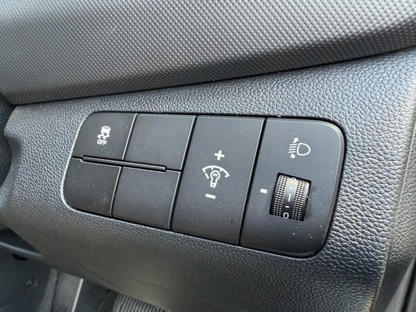 Used Hyundai i10 2017 for sale - 75425544: Photo 25