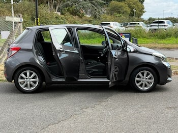 Used Toyota Yaris 2012 for sale - 79692741: Photo