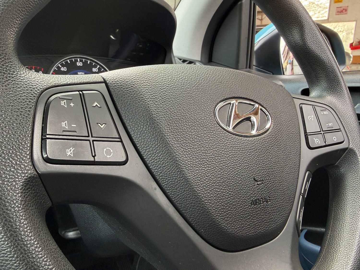 Used Hyundai i10 2014 for sale - 76555297: Photo 25