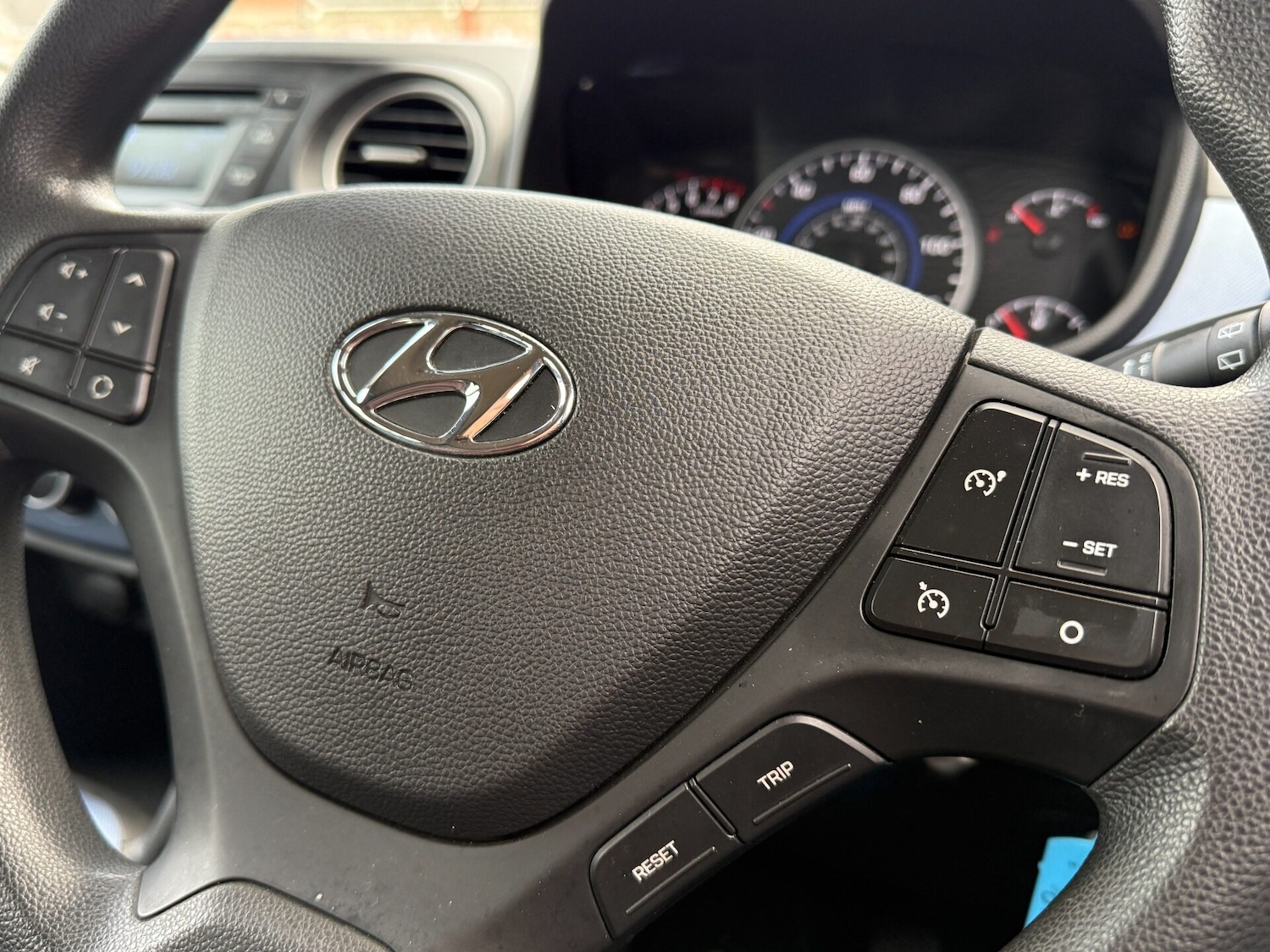 Used Hyundai i10 2014 for sale - 76555297: Photo 27