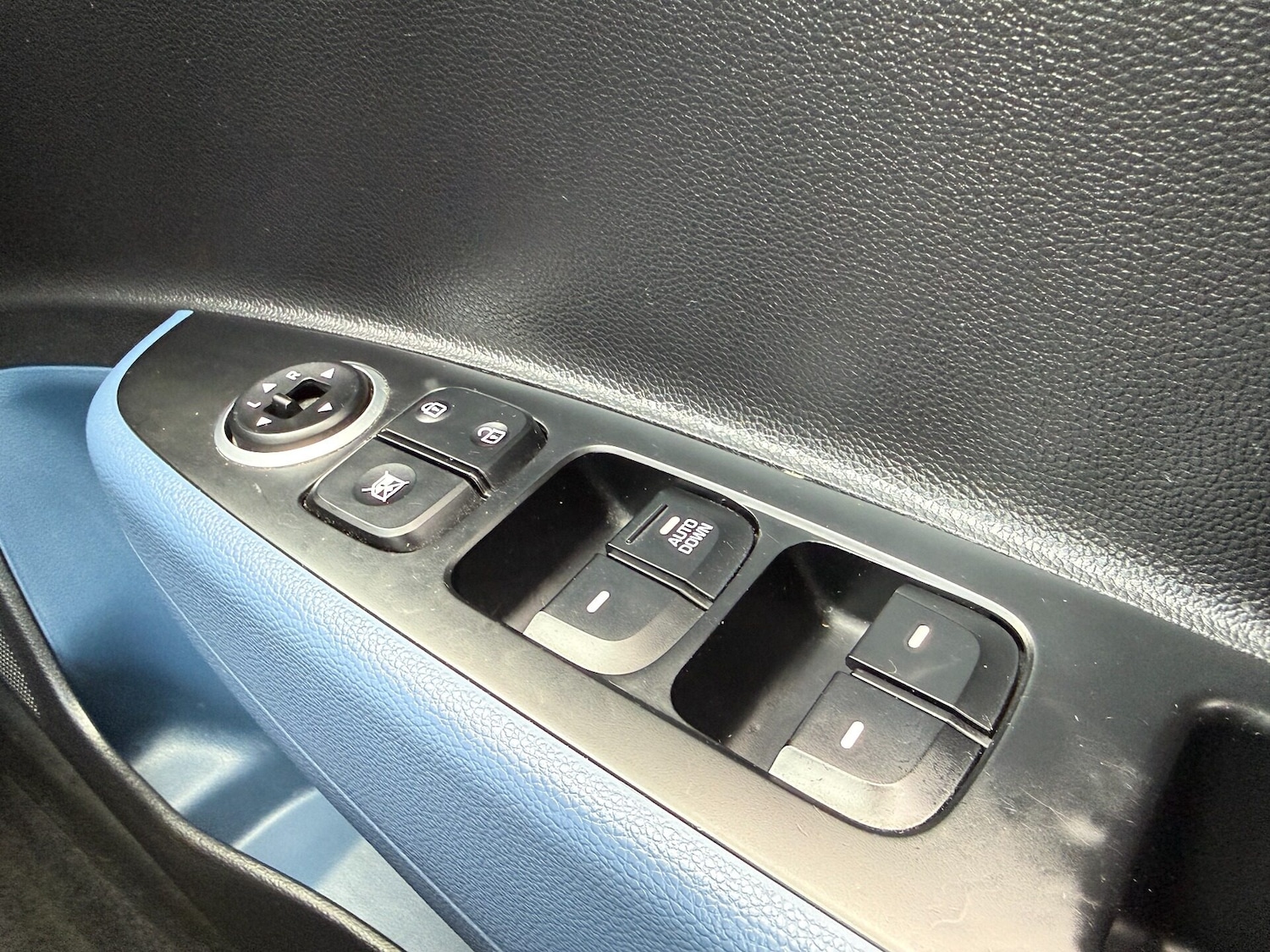 Used Hyundai i10 2014 for sale - 76555297: Photo 29