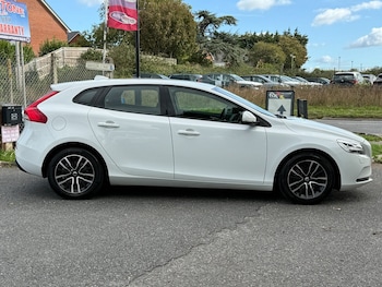 Used Volvo V40 2018 for sale - 75971635: Photo