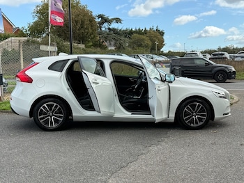 Used Volvo V40 2018 for sale - 75971635: Photo