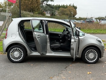 Used Volkswagen up! 2014 for sale - 76148704: Photo 3