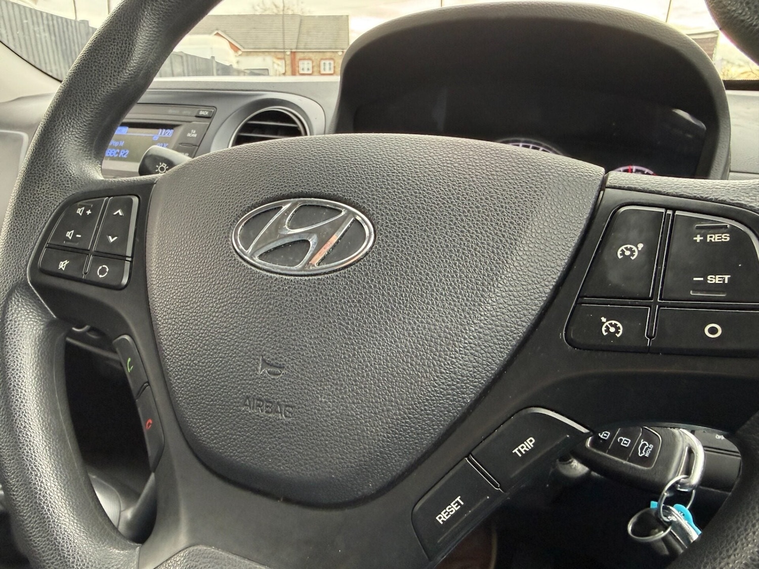 Used Hyundai i10 2017 for sale - 76969869: Photo 30