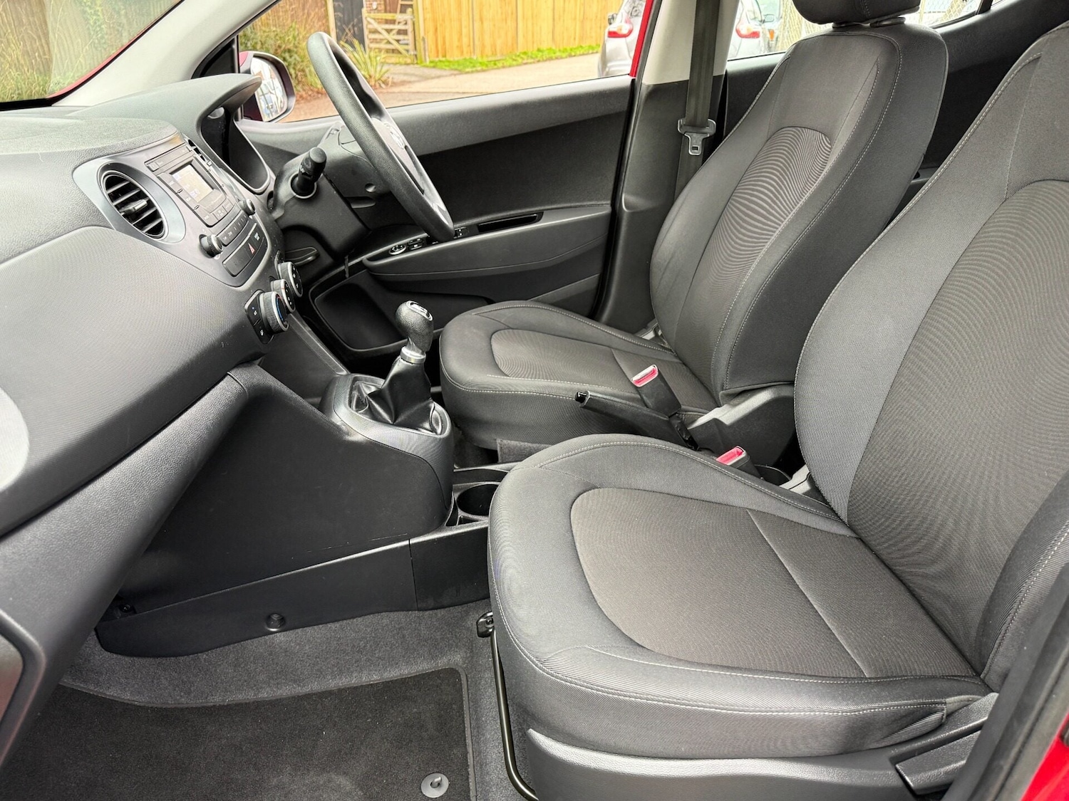 Used Hyundai i10 2017 for sale - 76969869: Photo 33