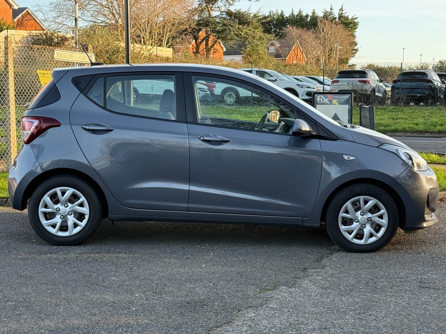 Used Hyundai i10 2018 for sale - 77069880: Photo 2