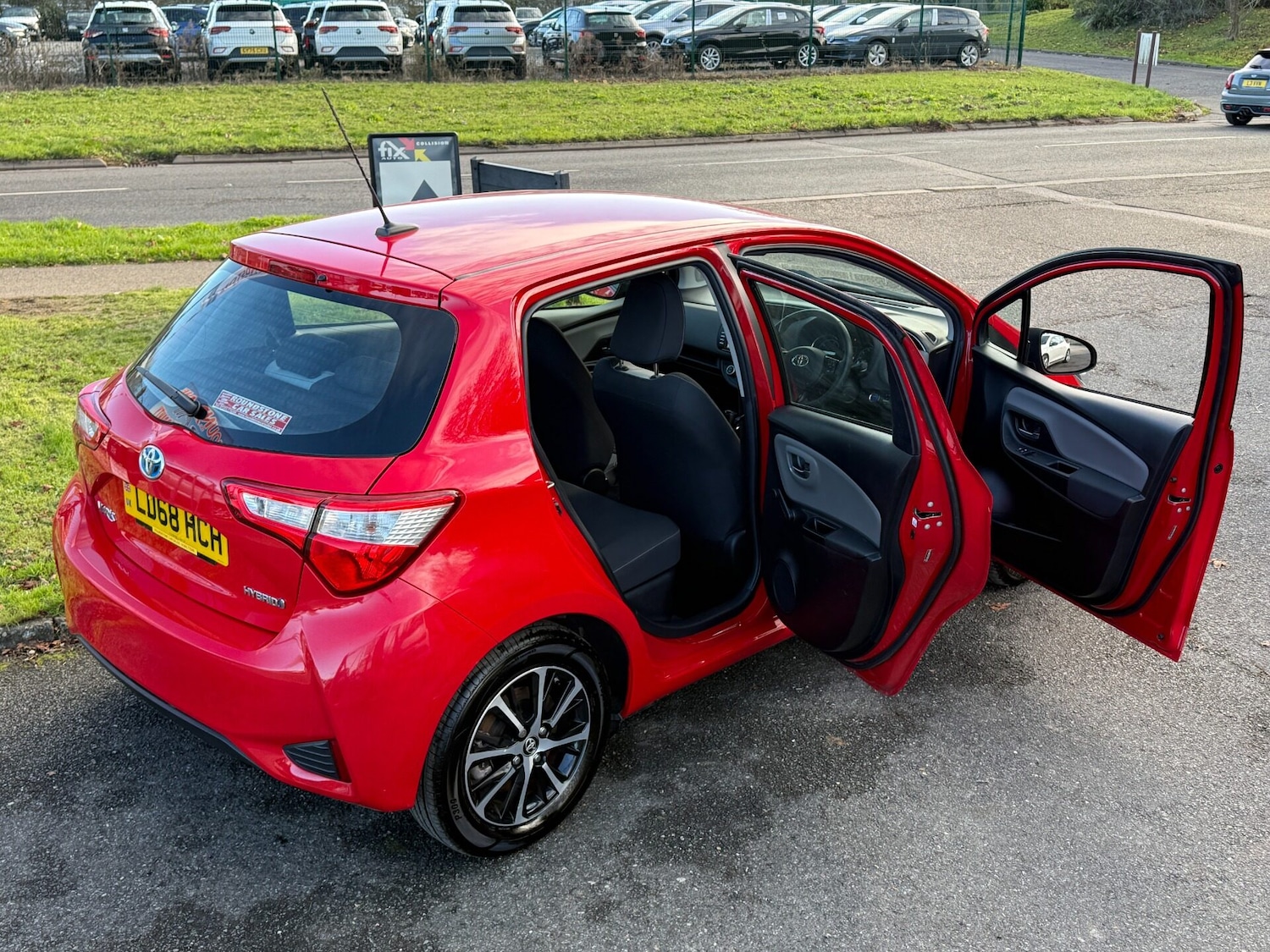 Used Toyota Yaris 2018 for sale - 76692942: Photo 16