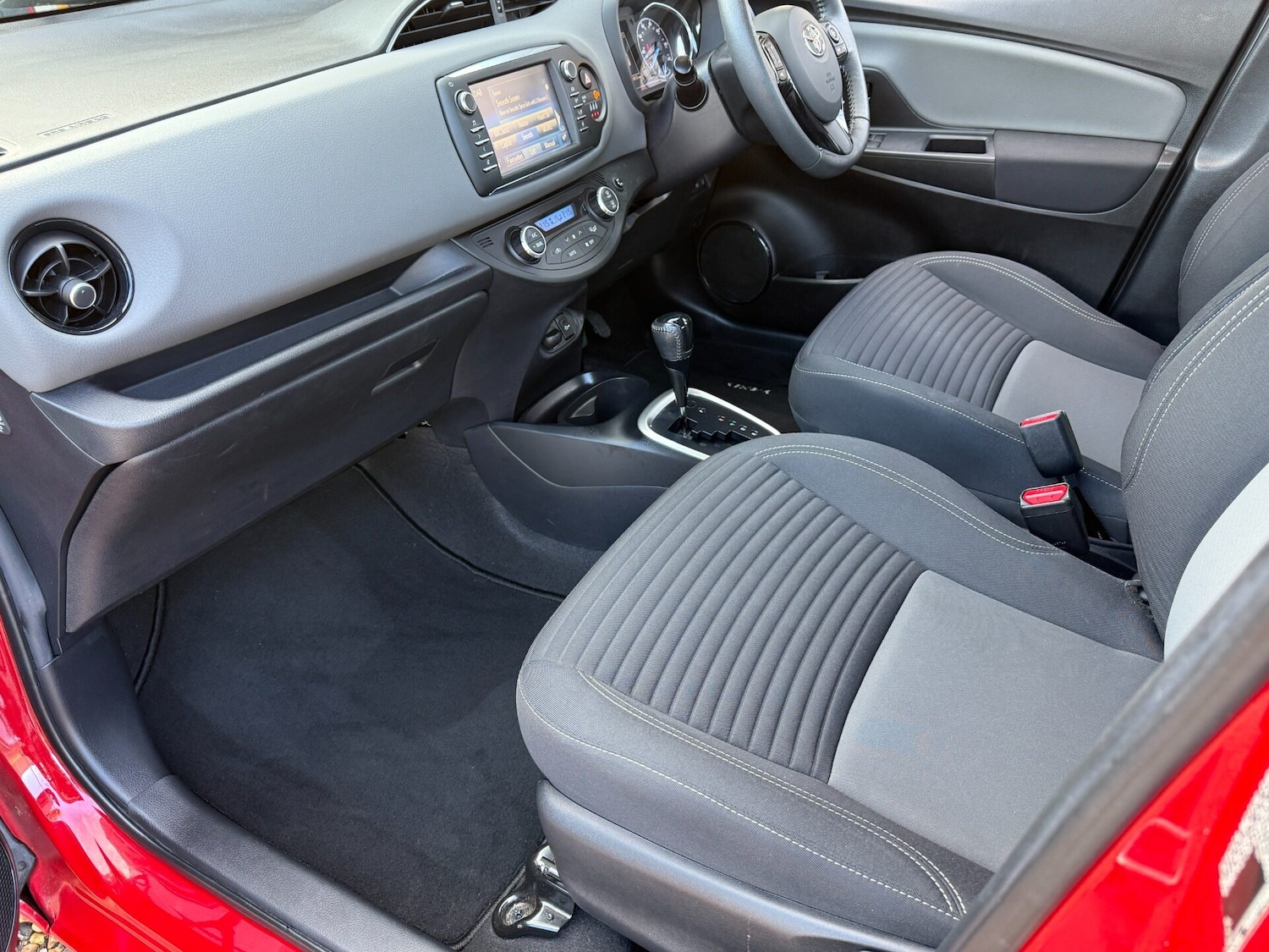 Used Toyota Yaris 2018 for sale - 76692942: Photo 22