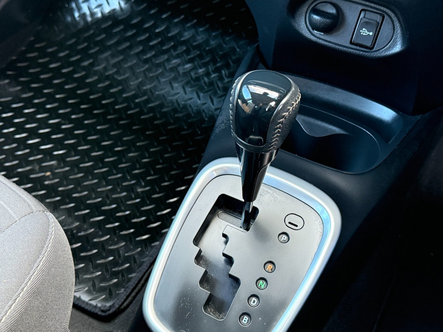 Used Toyota Yaris 2018 for sale - 76692942: Photo 24