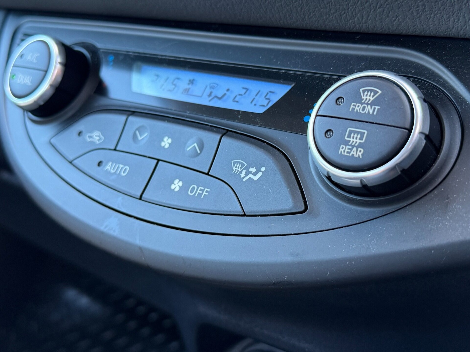 Used Toyota Yaris 2018 for sale - 76692942: Photo 28