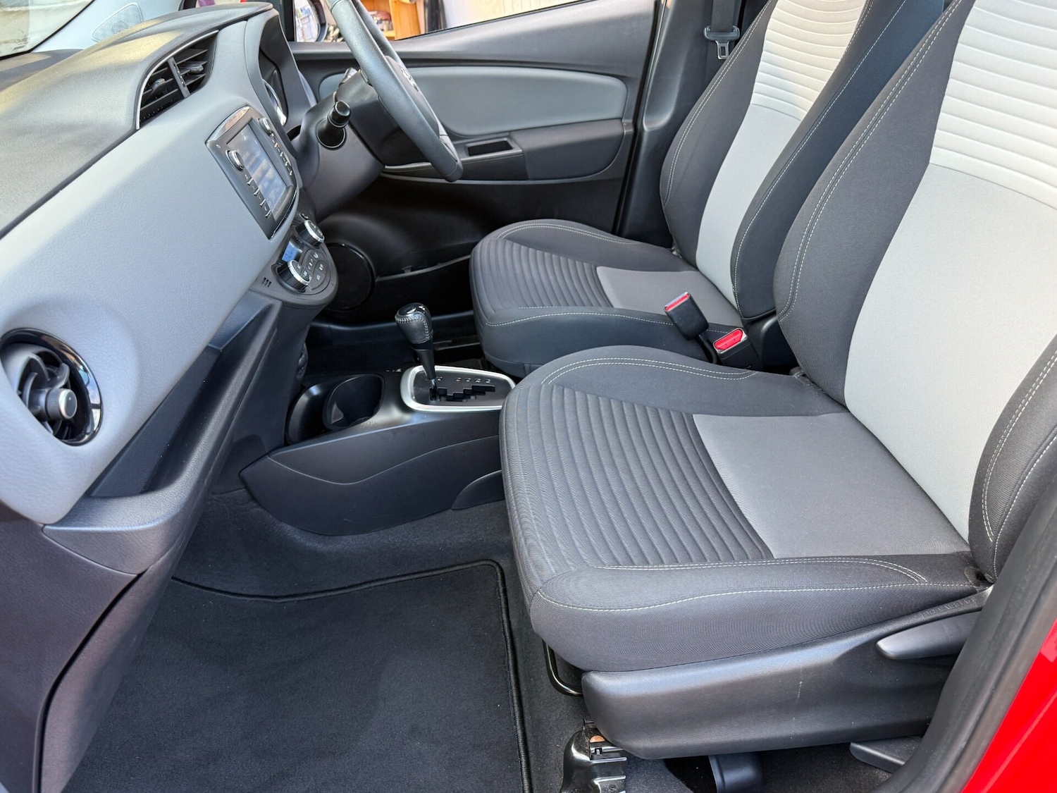 Used Toyota Yaris 2018 for sale - 76692942: Photo 31