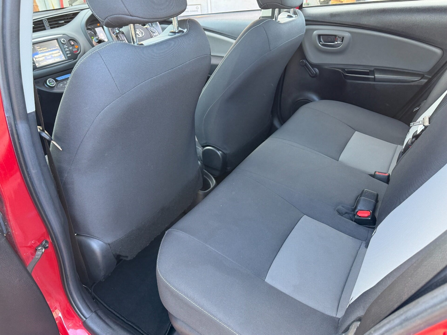 Used Toyota Yaris 2018 for sale - 76692942: Photo 33