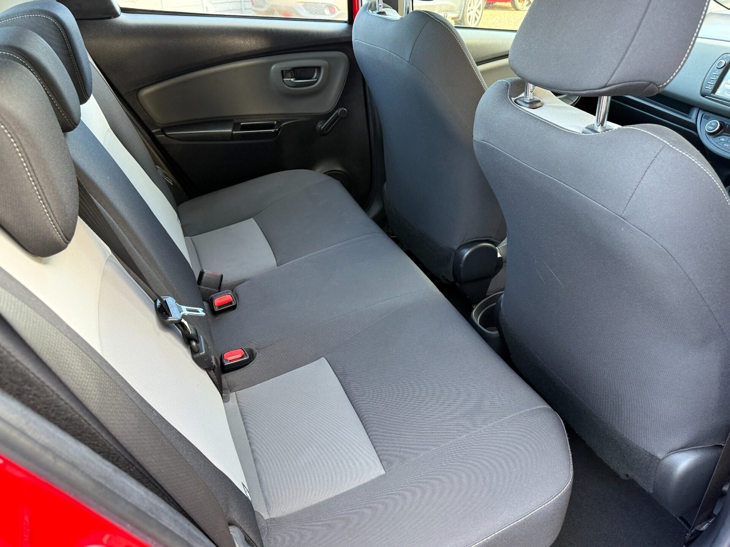 Used Toyota Yaris 2018 for sale - 76692942: Photo 43