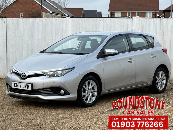 Used Toyota Auris 2017 for sale - 74816784: Photo 2