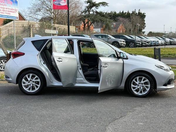 Used Toyota Auris 2017 for sale - 74816784: Photo 5