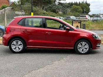 Used Volkswagen Polo 2015 for sale - 79273730: Photo