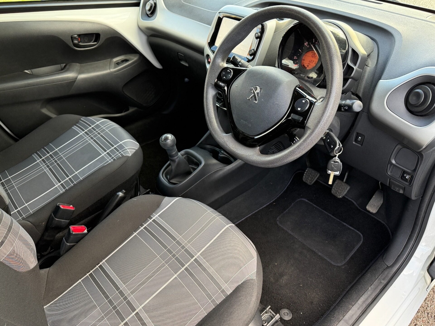 Used Peugeot 108 2017 for sale - 77260968: Photo 10