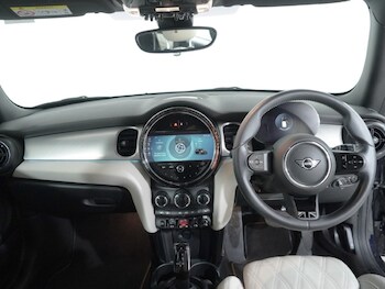 Used MINI Hatch 2023 for sale - 76981551: Photo