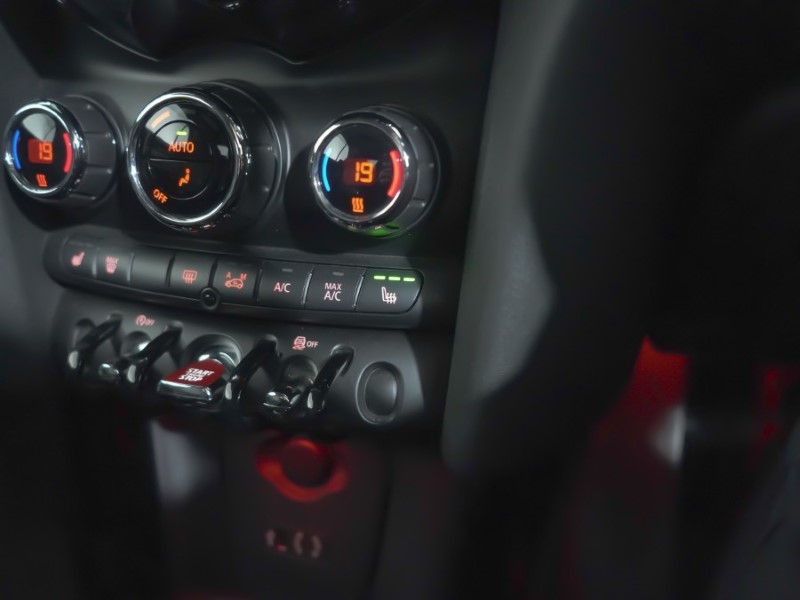 Used MINI Convertible 2017 for sale - 76980923: Photo 17