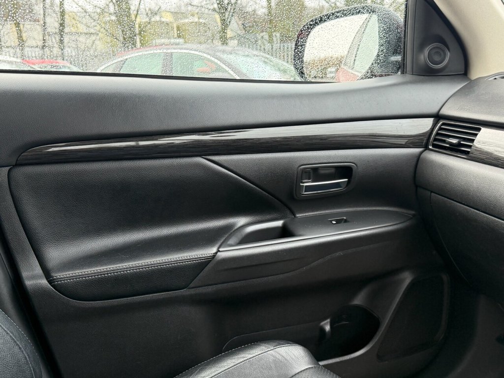 Used Mitsubishi Outlander 2017 for sale - 76820957: Photo 36