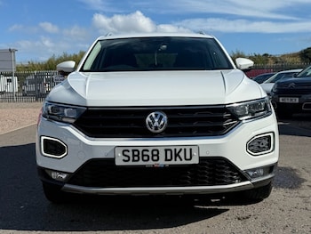 Used Volkswagen T-Roc 2018 for sale - 75947802: Photo