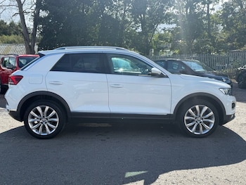 Used Volkswagen T-Roc 2018 for sale - 75947802: Photo