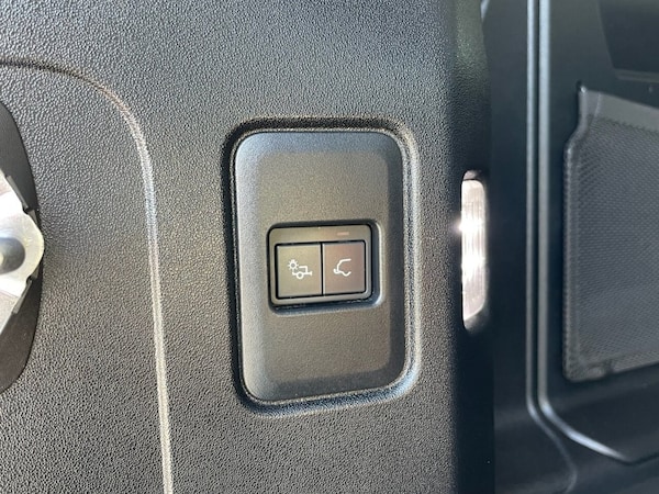 Used Land Rover Defender 2023 for sale - 74091745: Photo 20