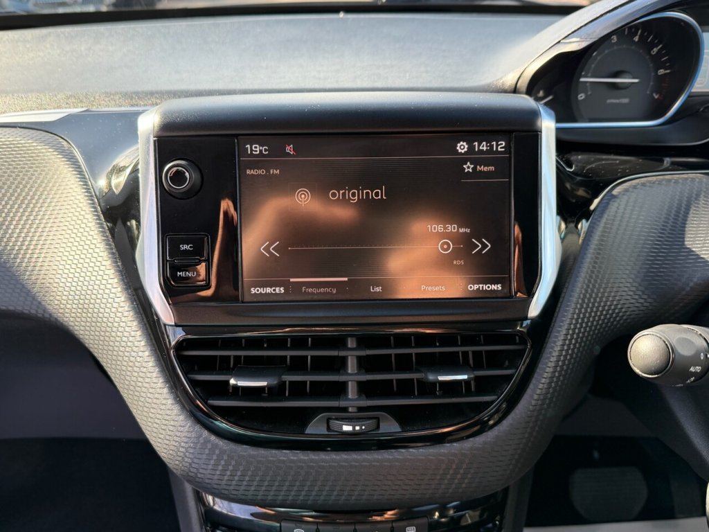 Used Peugeot 2008 2018 for sale - 76086357: Photo 26