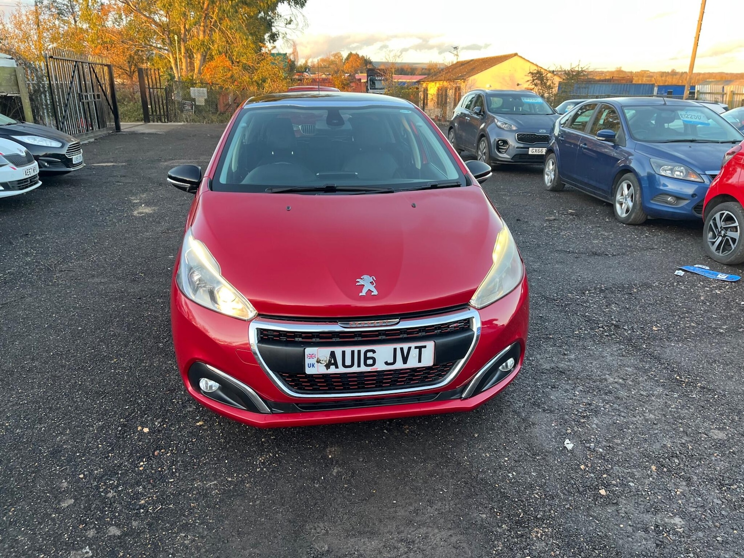 Used Peugeot 208 2016 for sale - 76802121: Photo 2