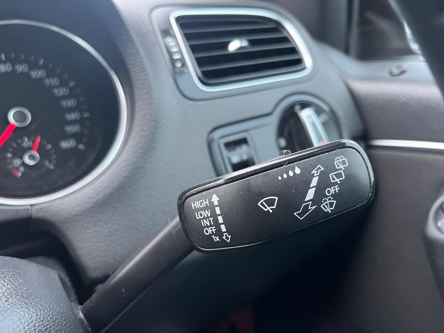 Used Volkswagen Polo 2015 for sale - 77484265: Photo 32