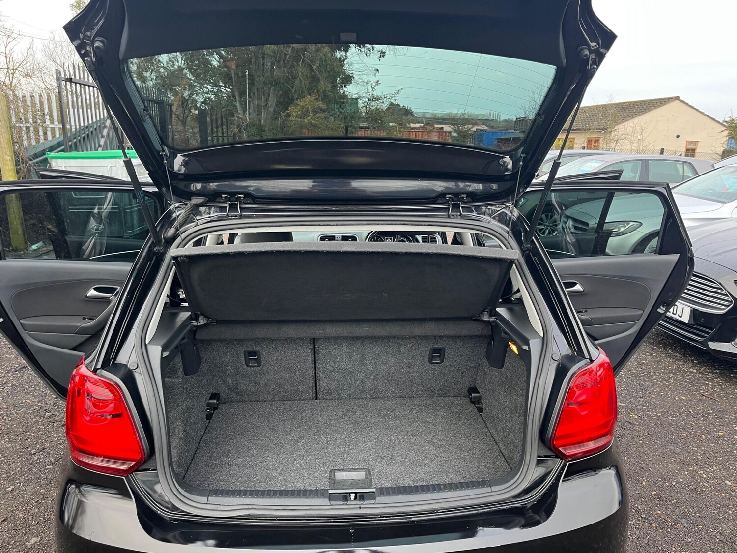 Used Volkswagen Polo 2015 for sale - 77484265: Photo 38