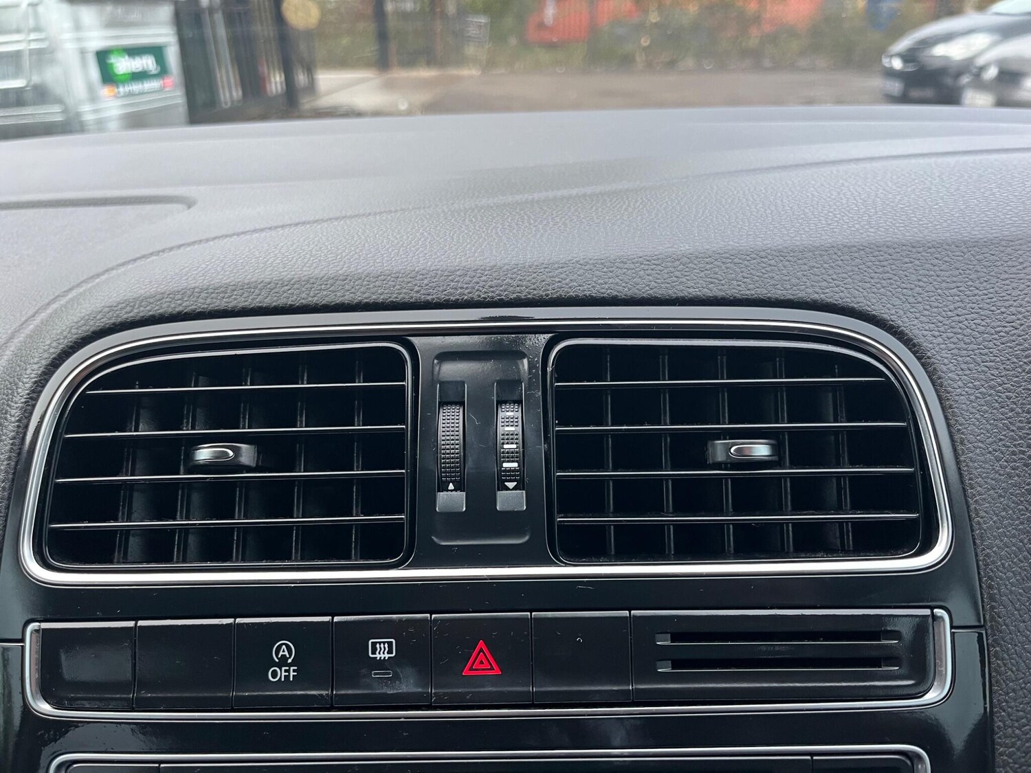 Used Volkswagen Polo 2015 for sale - 77484265: Photo 42