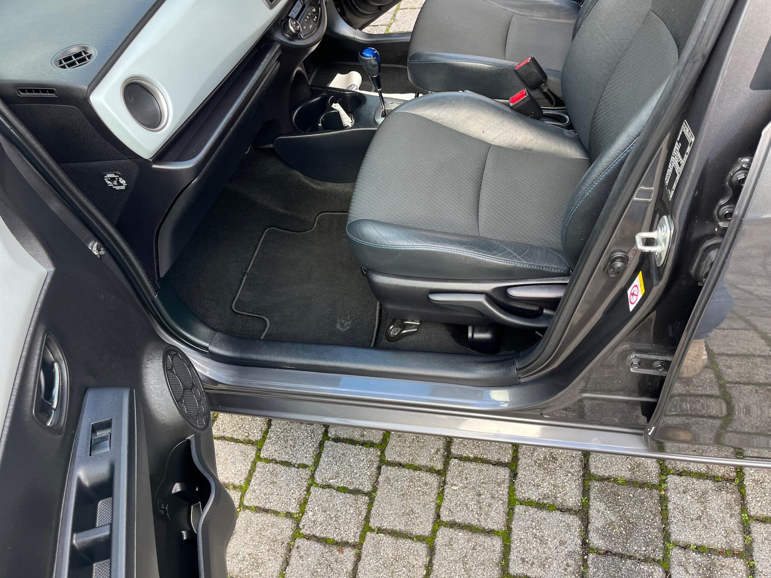 Used Toyota Yaris 2013 for sale - 76608361: Photo 22