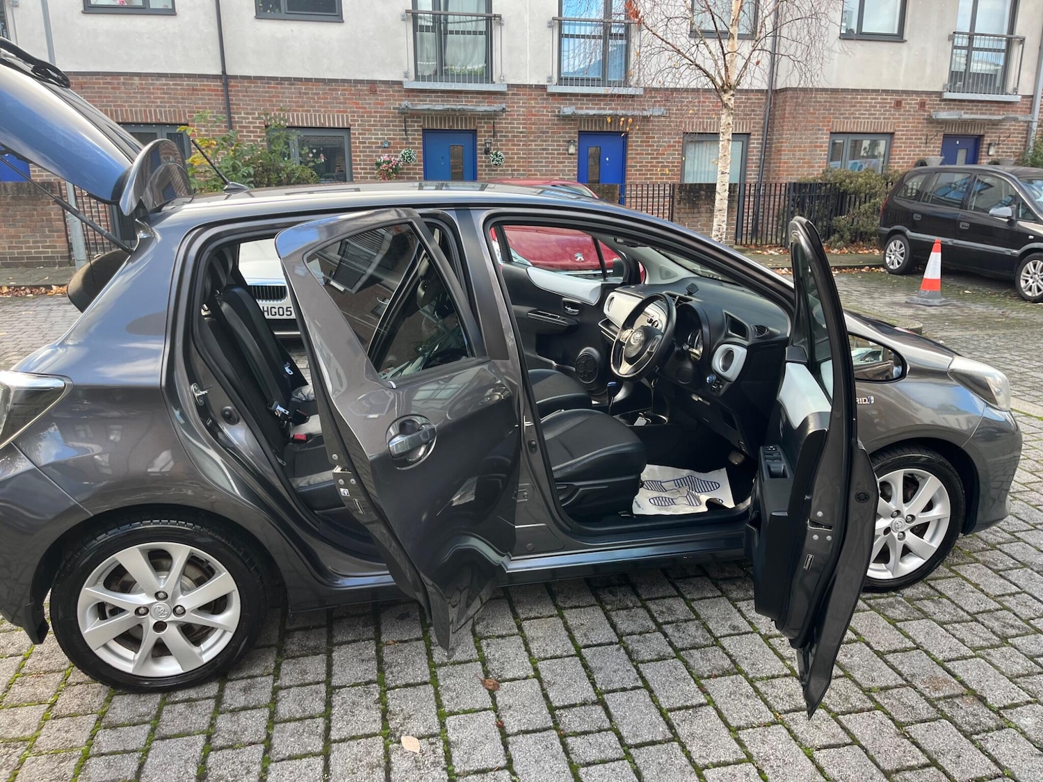 Used Toyota Yaris 2013 for sale - 76608361: Photo 29