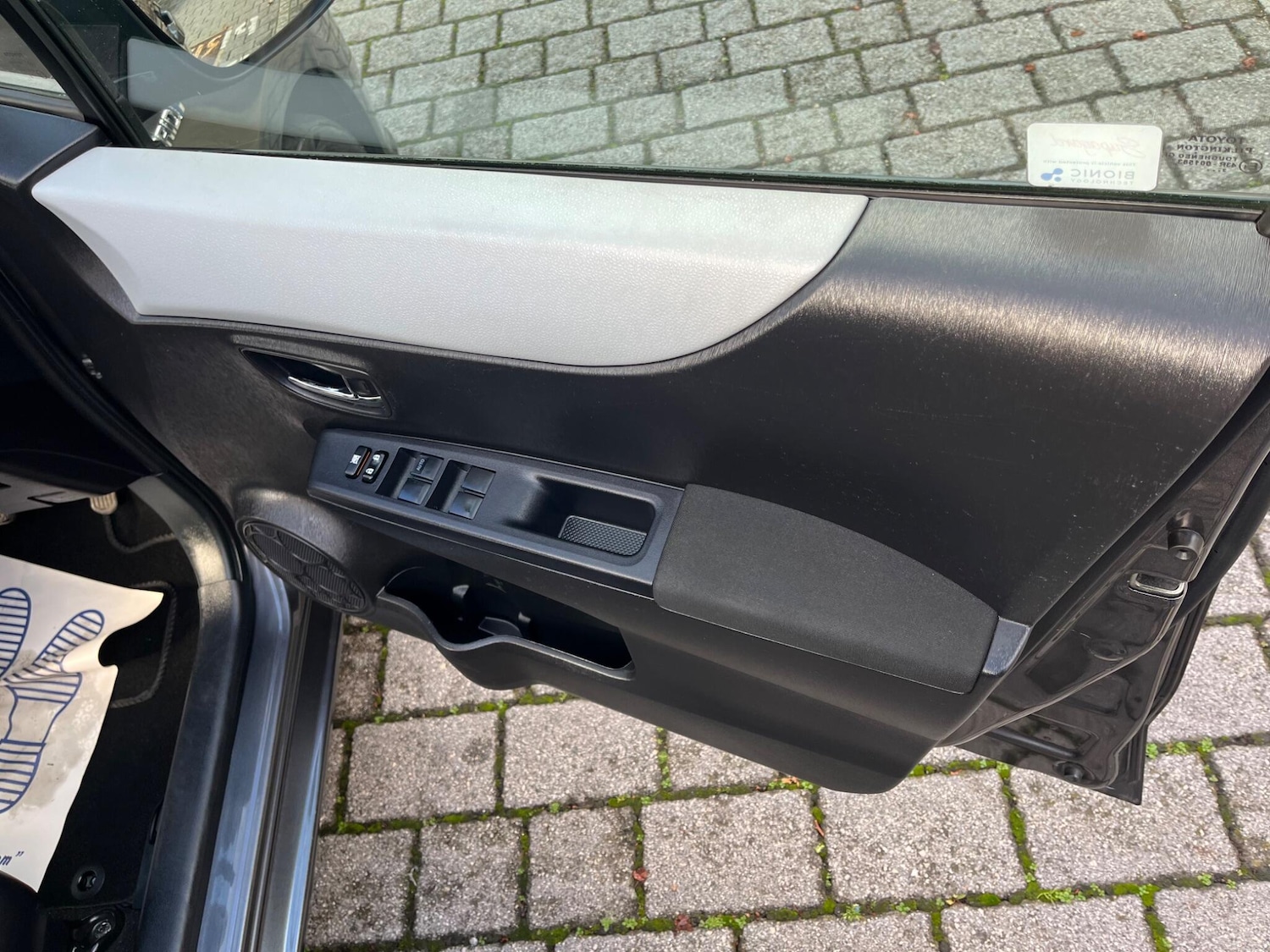 Used Toyota Yaris 2013 for sale - 76608361: Photo 31