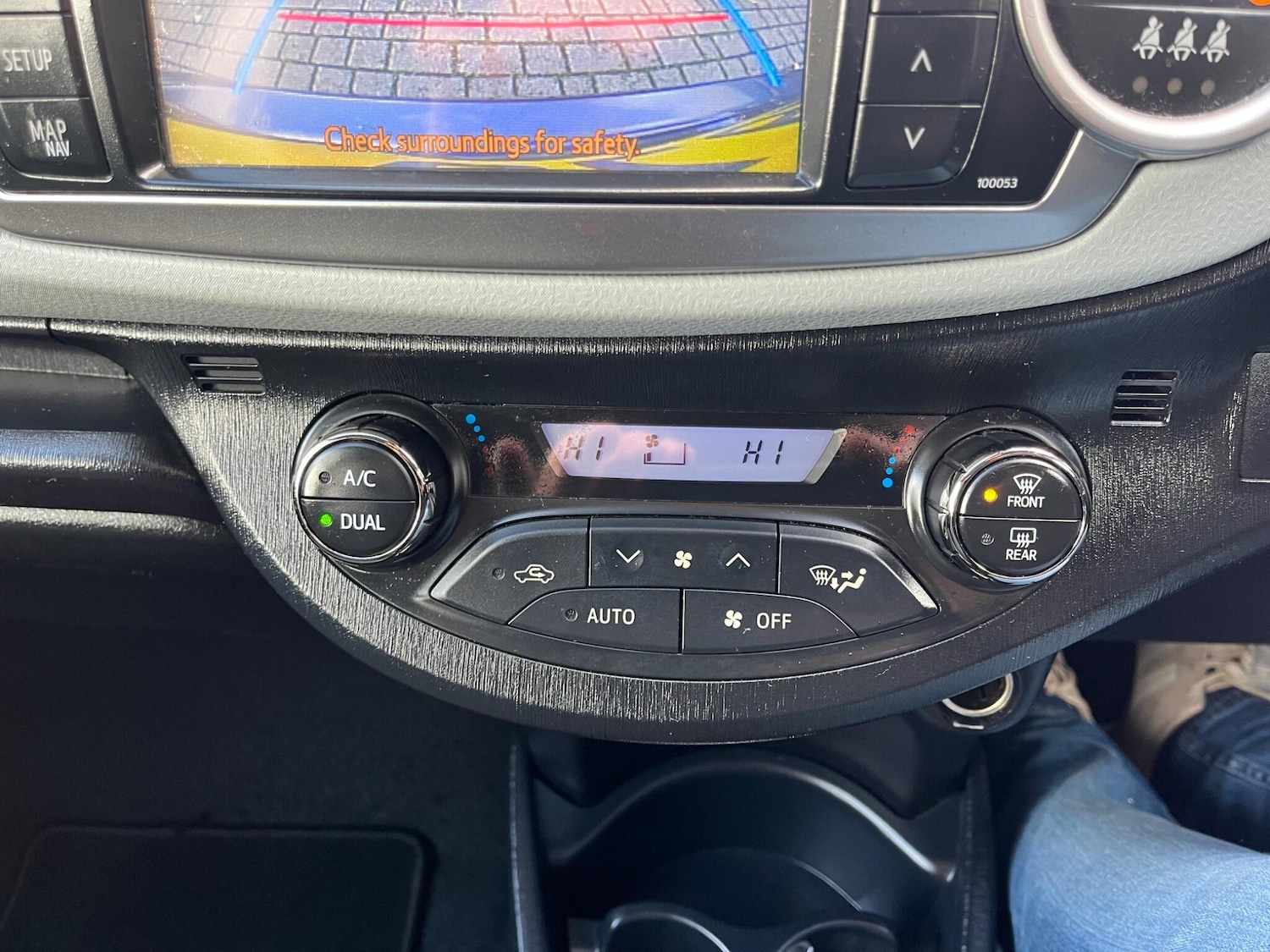 Used Toyota Yaris 2013 for sale - 76608361: Photo 44