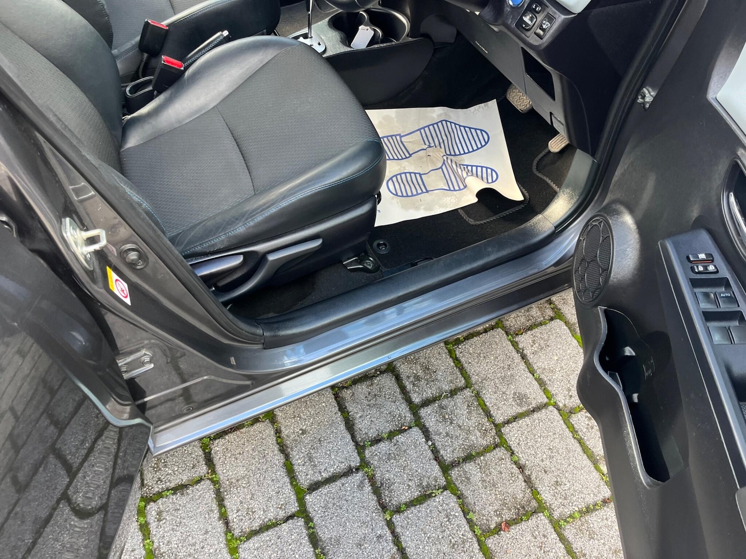 Used Toyota Yaris 2013 for sale - 76608361: Photo 53