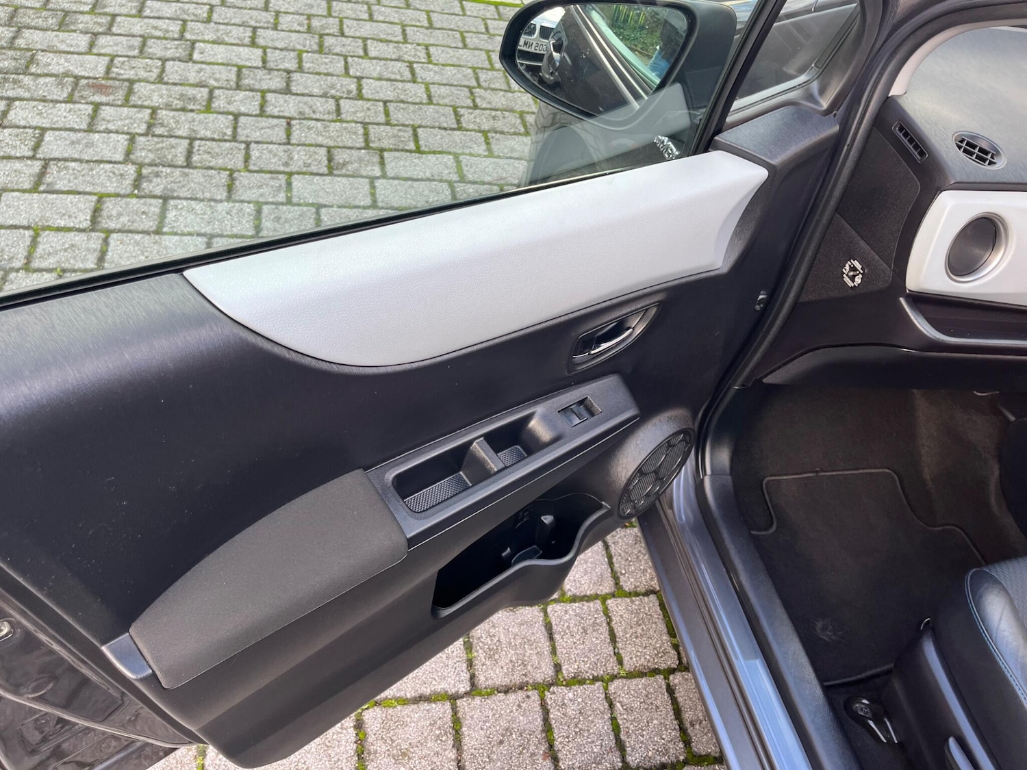 Used Toyota Yaris 2013 for sale - 76608361: Photo 56