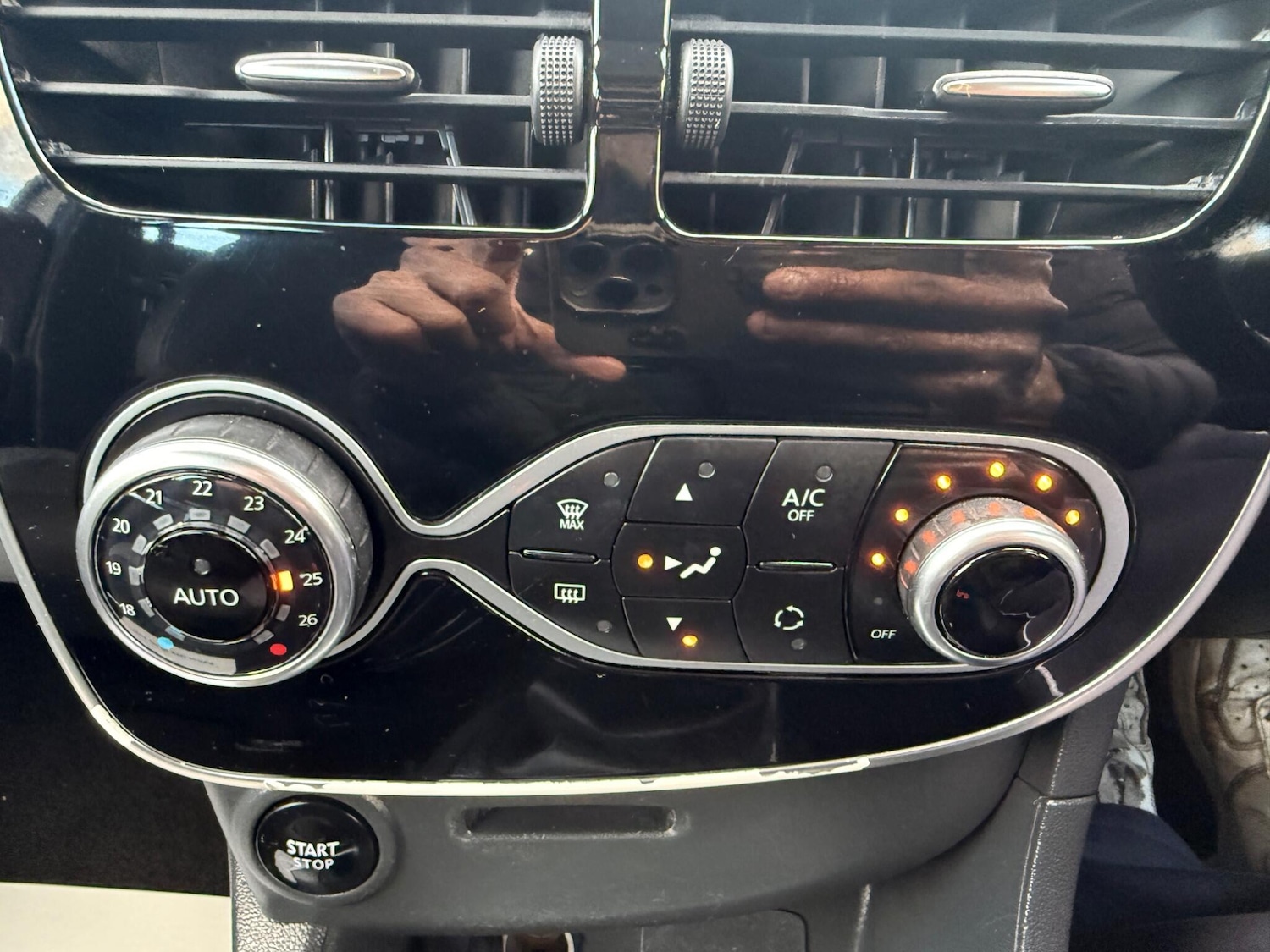 Used Renault Clio 2016 for sale - 77559493: Photo 23