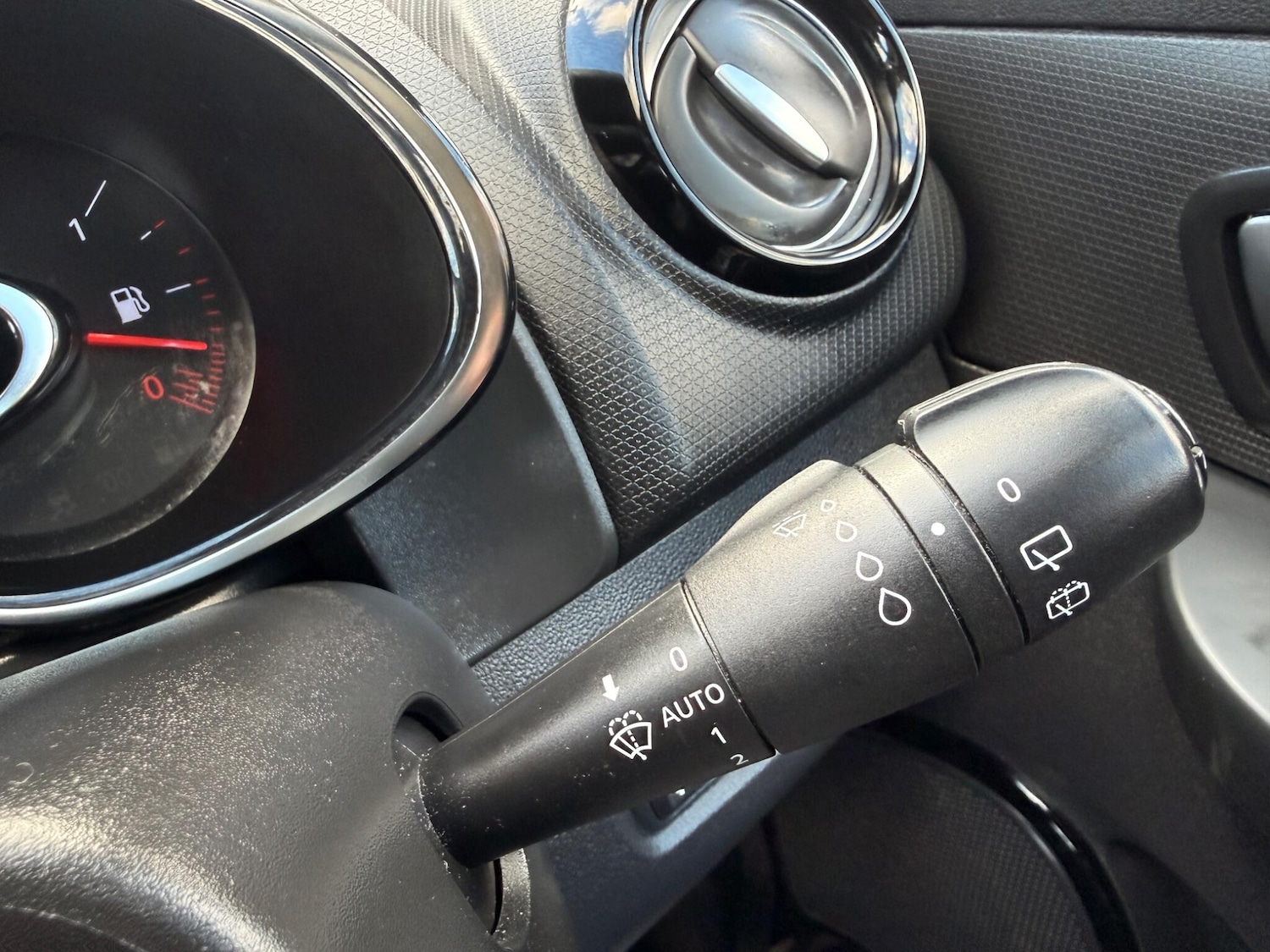 Used Renault Clio 2016 for sale - 77559493: Photo 30