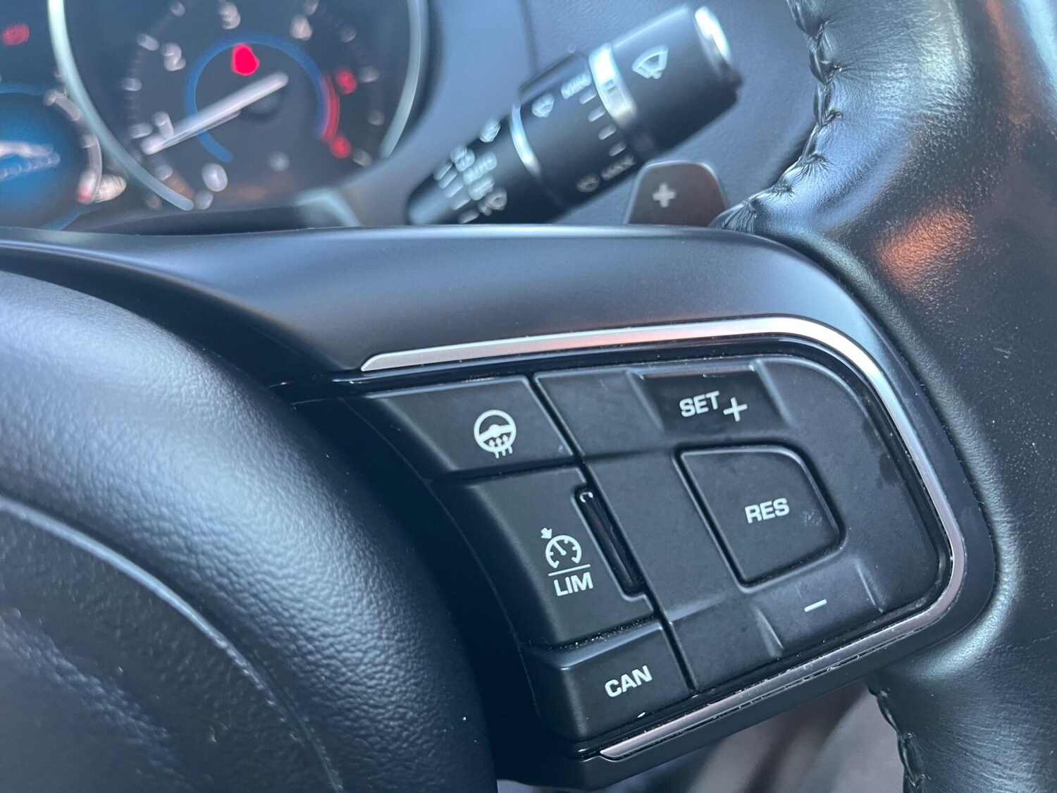 Used Jaguar XE 2017 for sale - 77723229: Photo 32