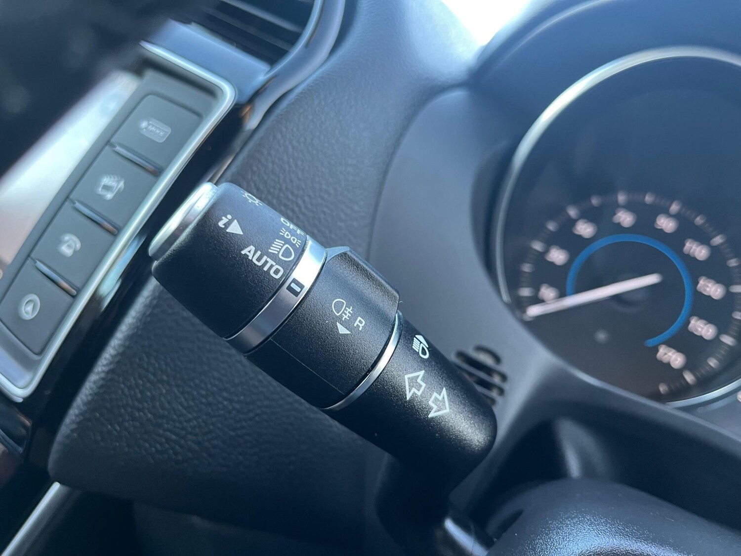 Used Jaguar XE 2017 for sale - 77723229: Photo 33